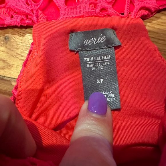 Hot pink Aerie size small one piece bathing suit. Has built in pads/bra - Picture 3 of 4